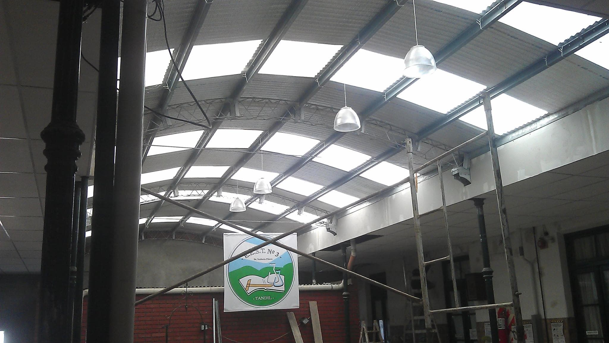 Proyecto de construcción en Tandil: Construccion de un nuevo techado para la Escuela Tecnica n3