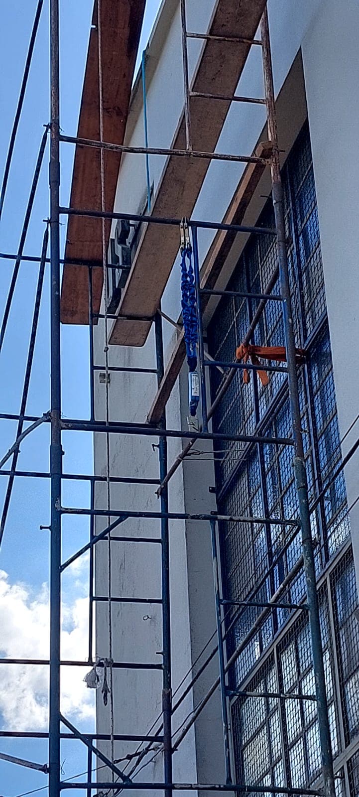 Proyecto de construcción en Tandil: Trabajo de pintura en fachada de gran altura