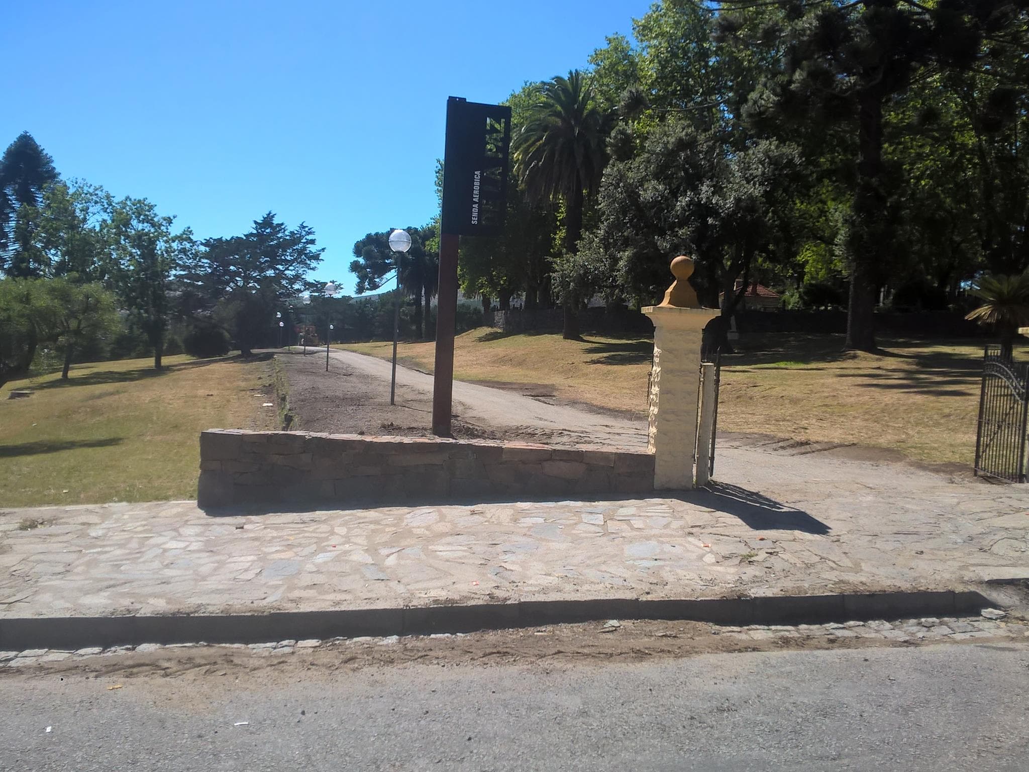 Proyecto de construcción en Tandil: Colaboracion en la construccion de senda aerobica bordeando el Parque de Tandil